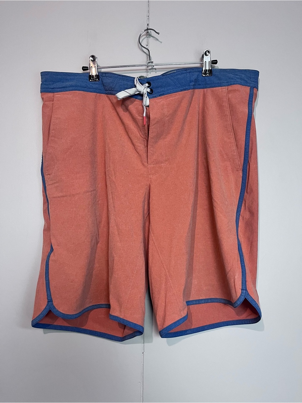 Eddie Bauer Men’s Athletic Shorts Size 40 Coral Orange Blue Trim Drawstring